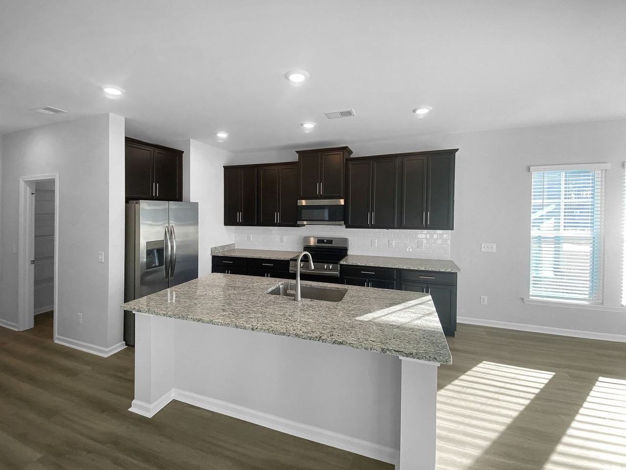 105 Fenway St - Photo 3 of 33