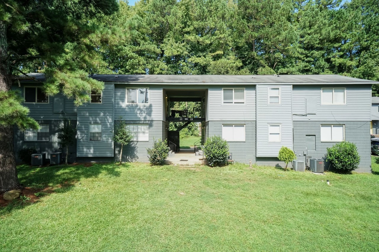 Delmont Townes - Photo 3 of 3