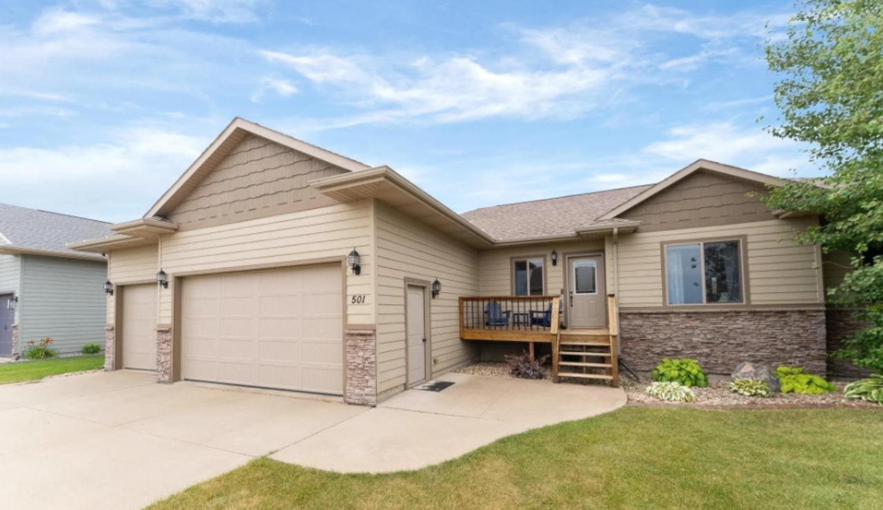 501 Taylor Dr - Photo 2 of 31