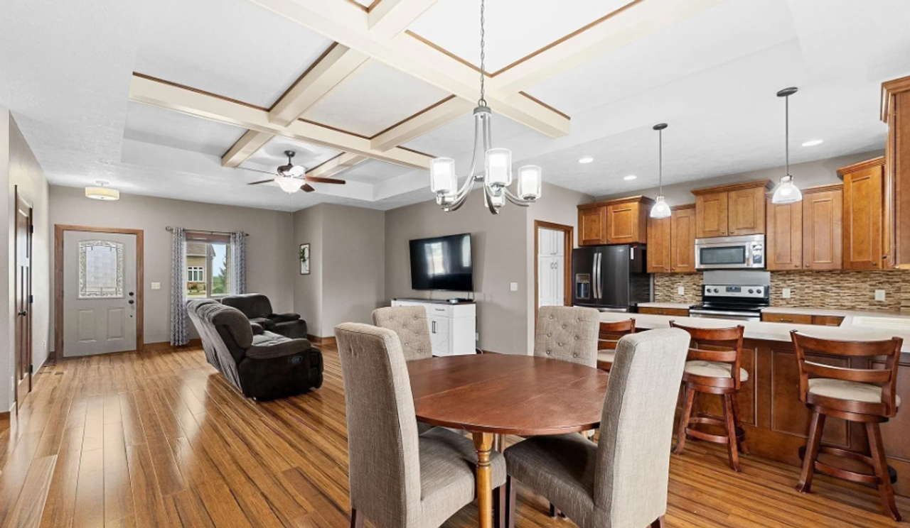 501 Taylor Dr - Photo 3 of 31