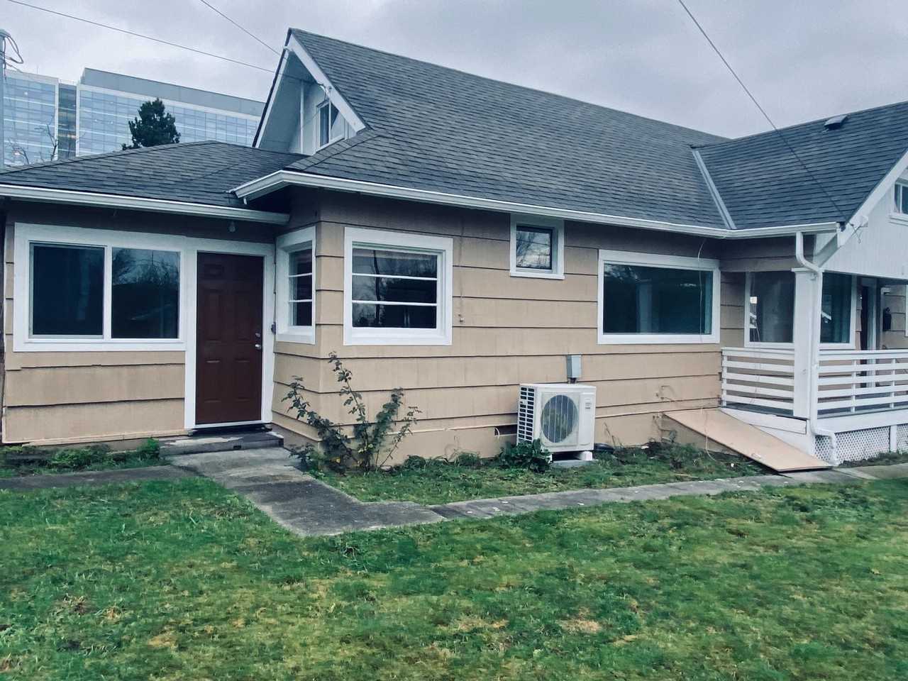 1426 Rockefeller Ave - Photo 3 of 32