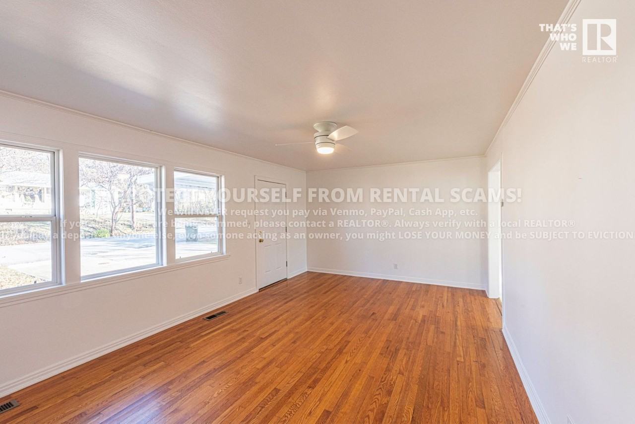 143 E Cleburn St - Photo 3 of 14