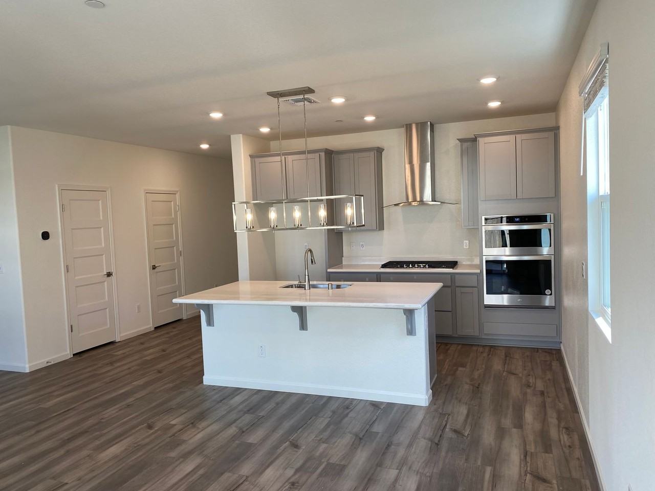830 Valencia St - Photo 2 of 10