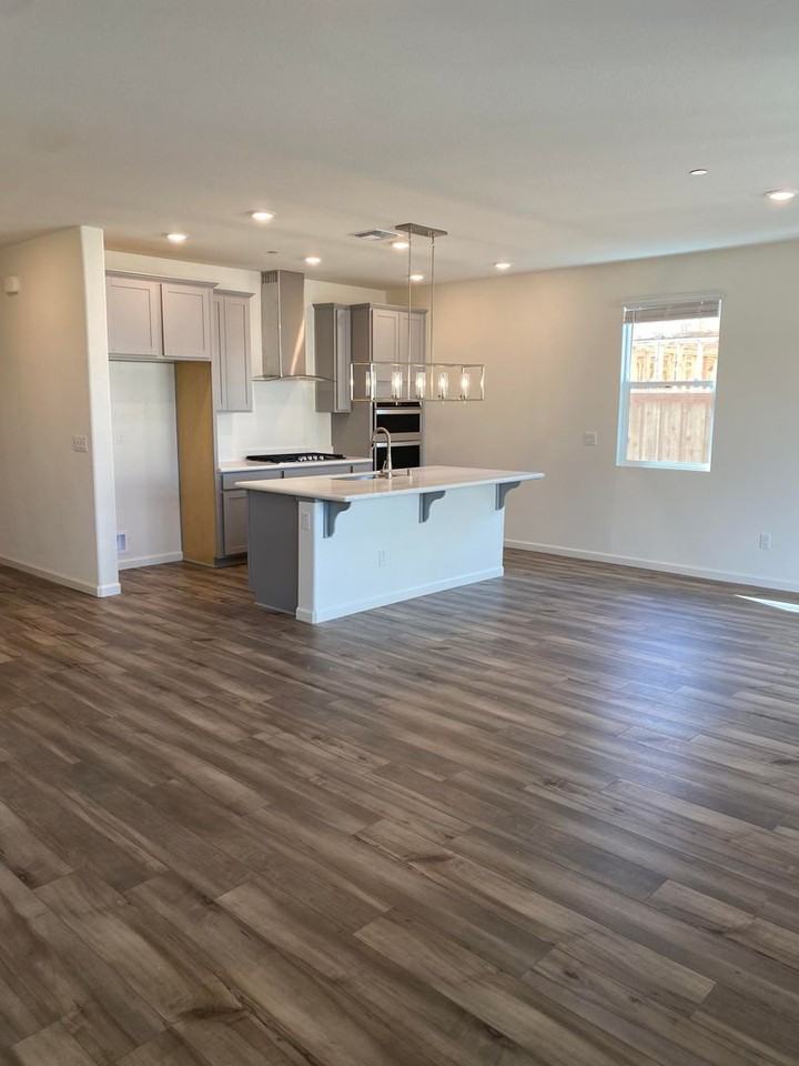 830 Valencia St - Photo 3 of 10