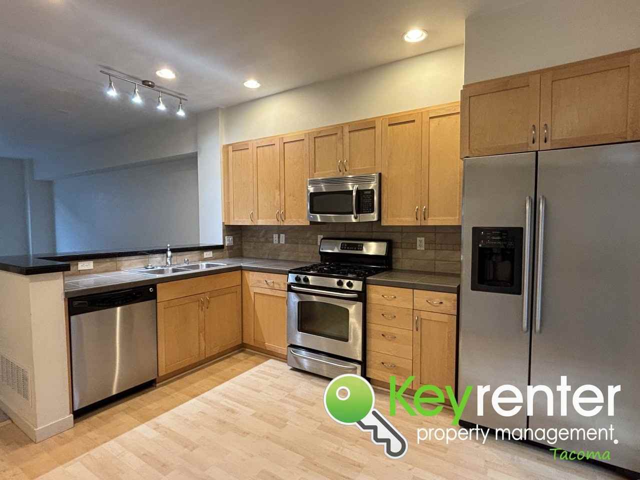 2164 Yakima Ct - Photo 4 of 20