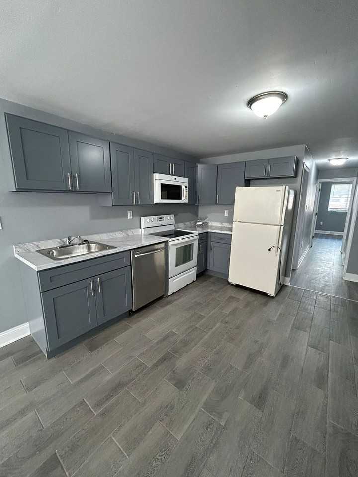 6435 Chelwynde Avenue - Photo 2 of 12