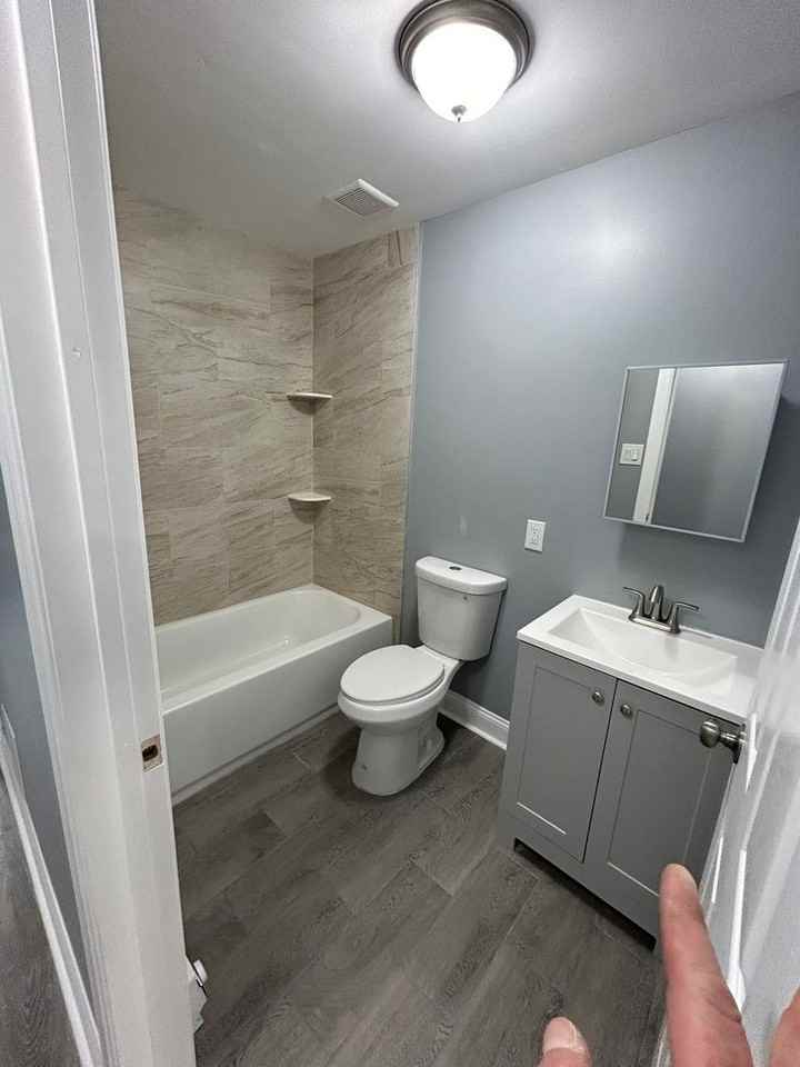 6435 Chelwynde Avenue - Photo 5 of 12