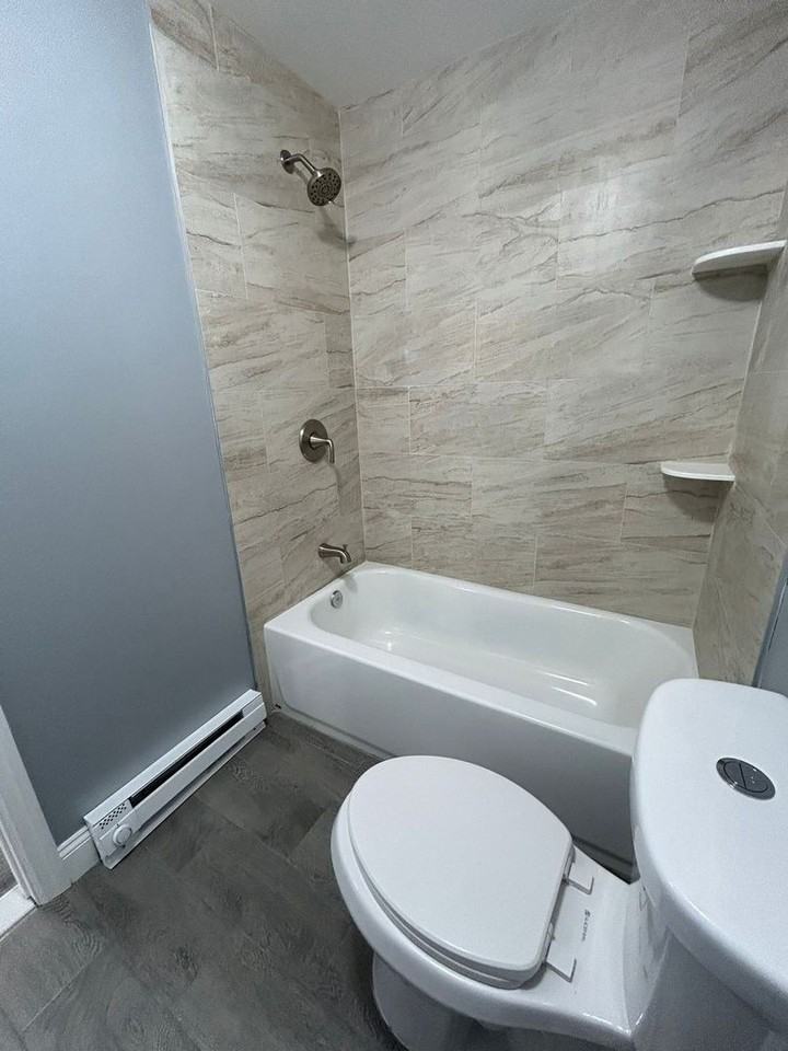 6435 Chelwynde Avenue - Photo 6 of 12