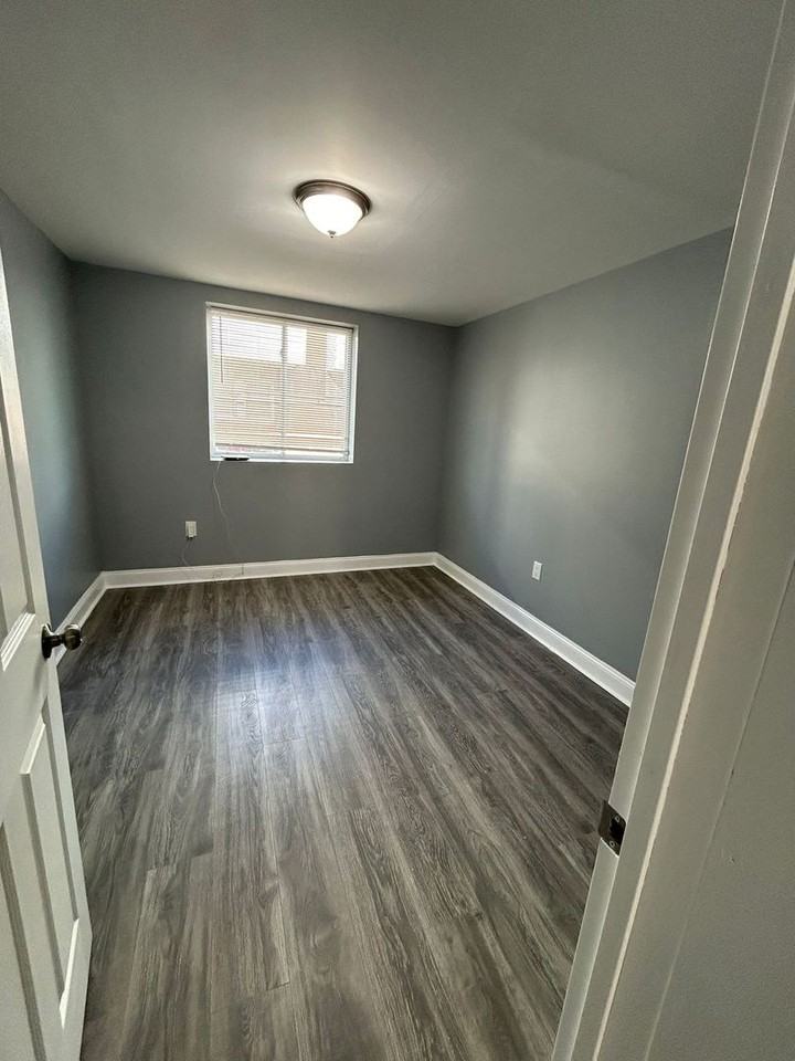 6435 Chelwynde Avenue - Photo 7 of 12