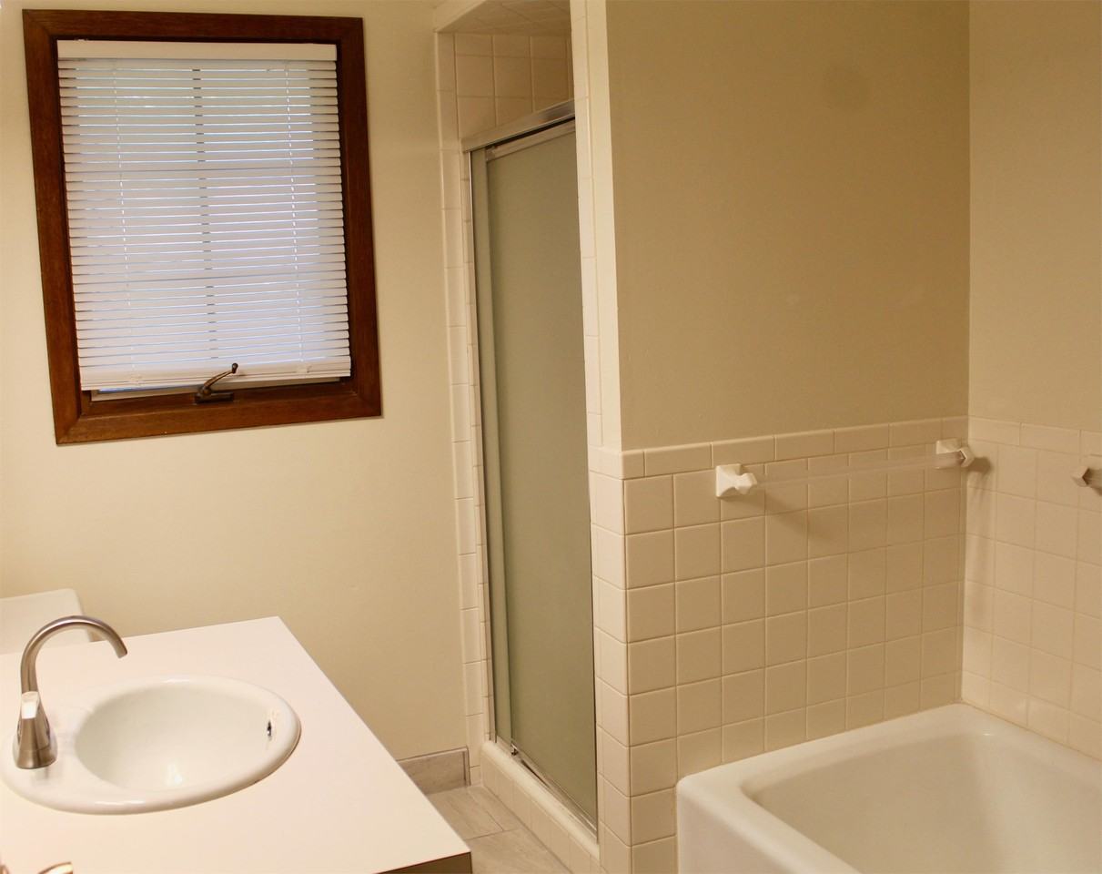 2701 Nottingham Dr - Photo 2 of 11