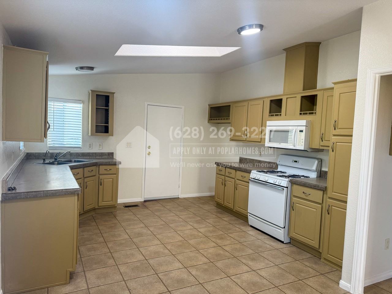 23613 Lodge Dr - Photo 3 of 16