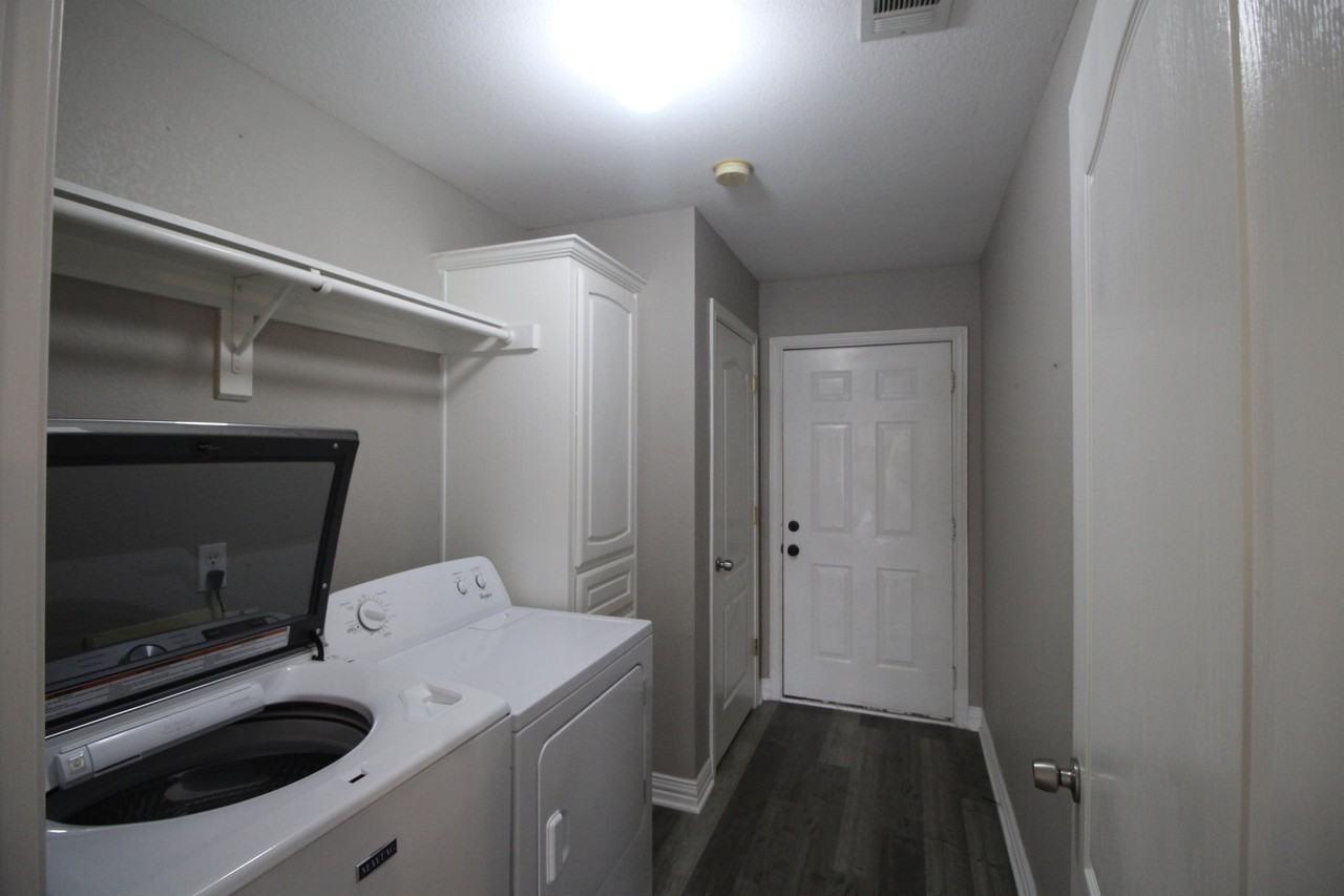 114 Sunset Blvd - Photo 2 of 14