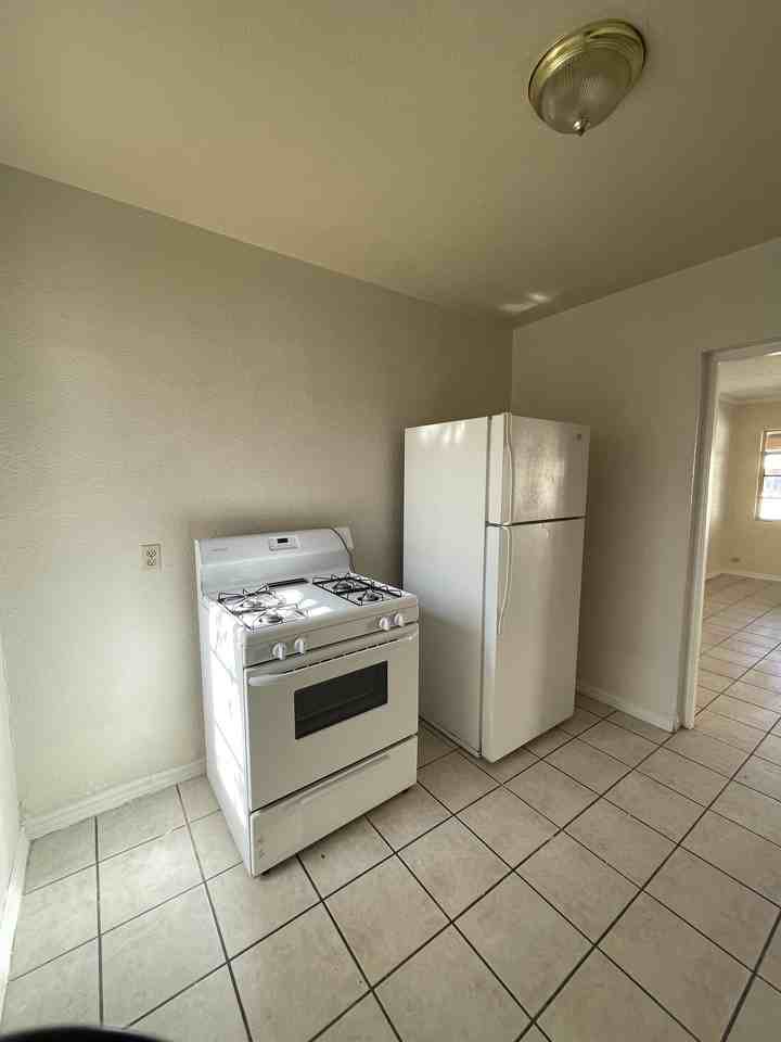 1316 Saint Johns Dr - Photo 2 of 11