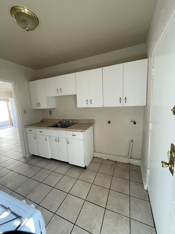 1316 Saint Johns Dr - Photo 3 of 11