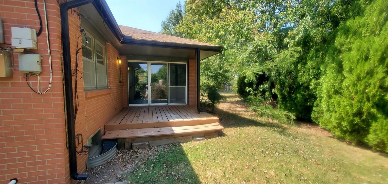 5304 E 20th St N - Photo 3 of 10