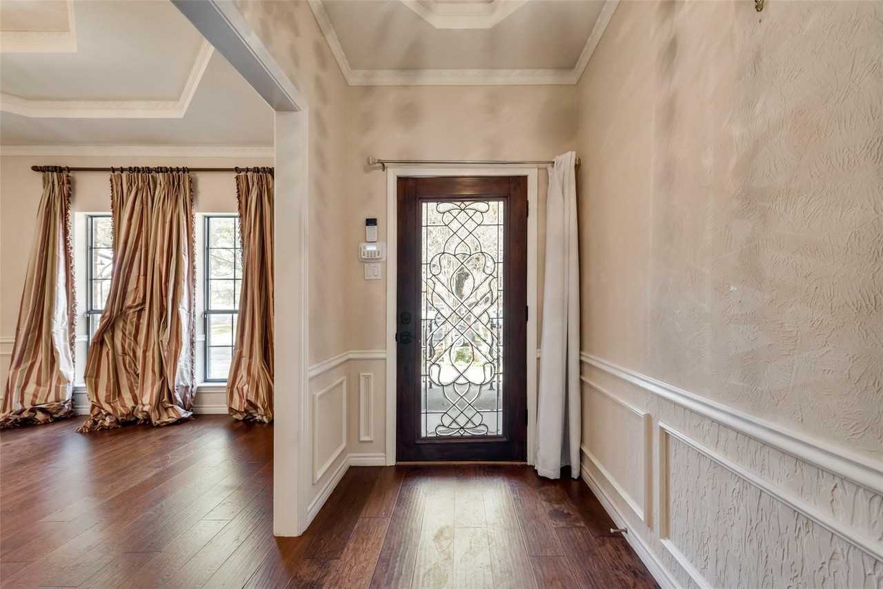 6918 Woodland Dr - Photo 2 of 20