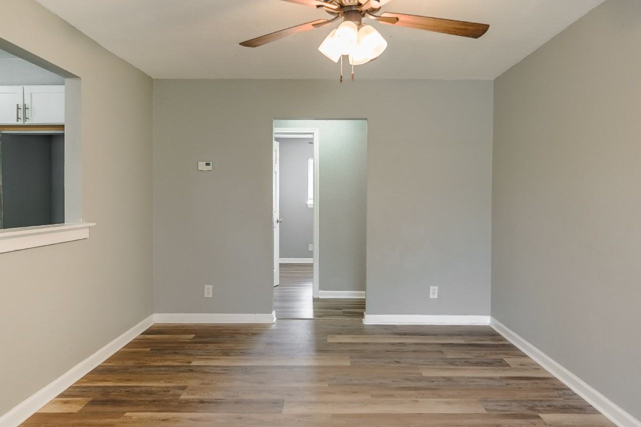 407 Samuel Dr - Photo 3 of 14