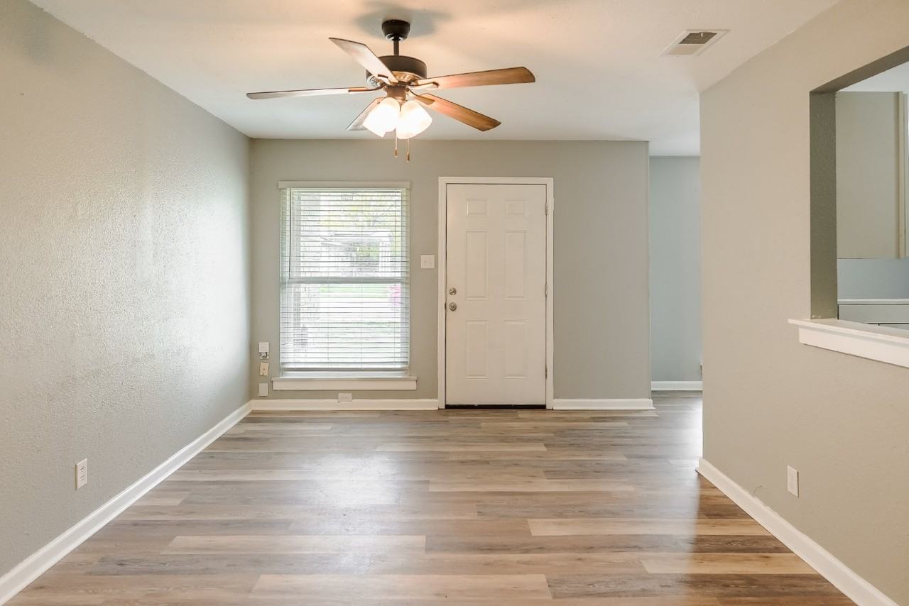 407 Samuel Dr - Photo 4 of 14