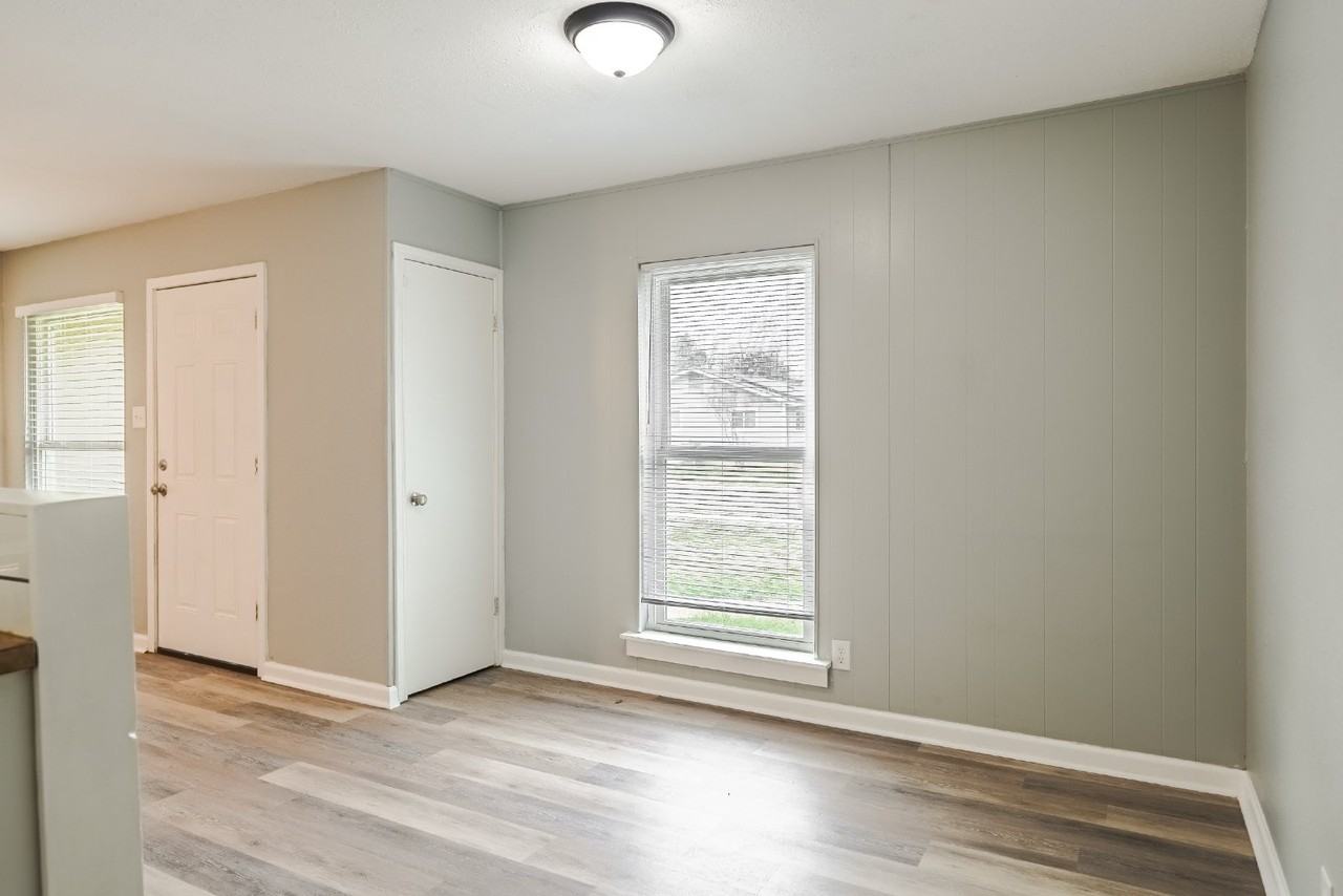 407 Samuel Dr - Photo 5 of 14