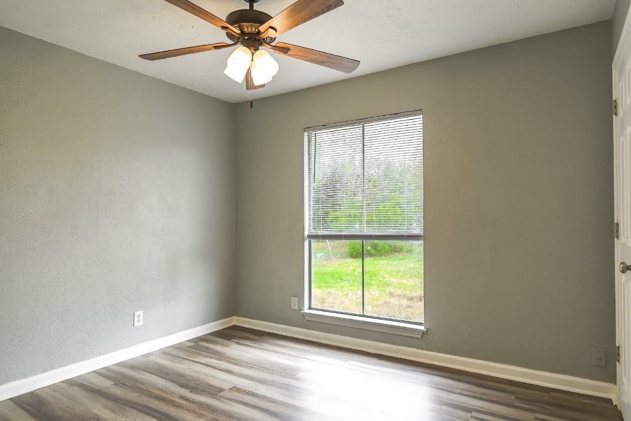 407 Samuel Dr - Photo 7 of 14