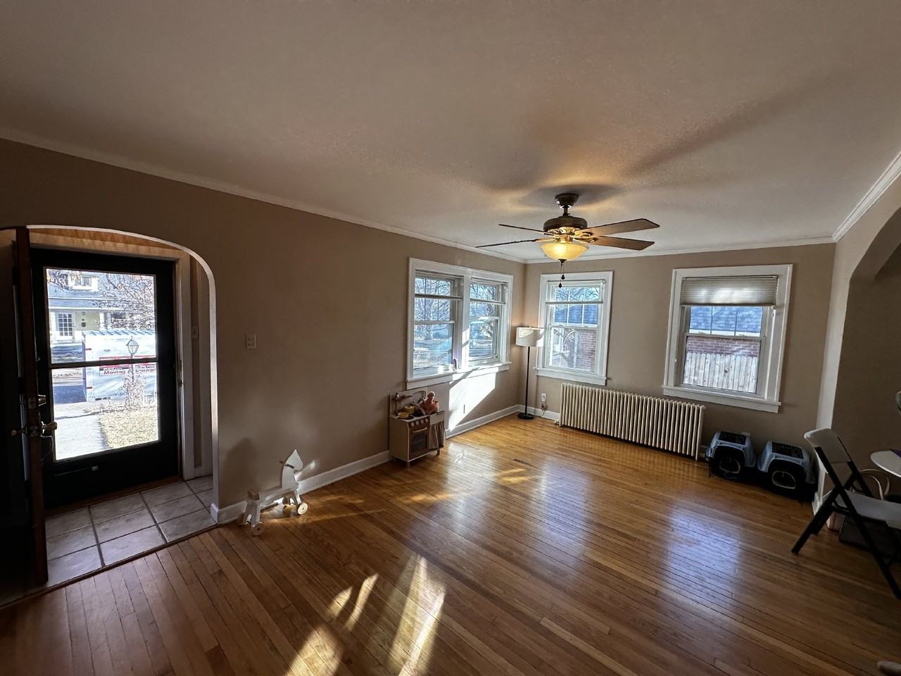 325 Sumner St - Photo 5 of 38
