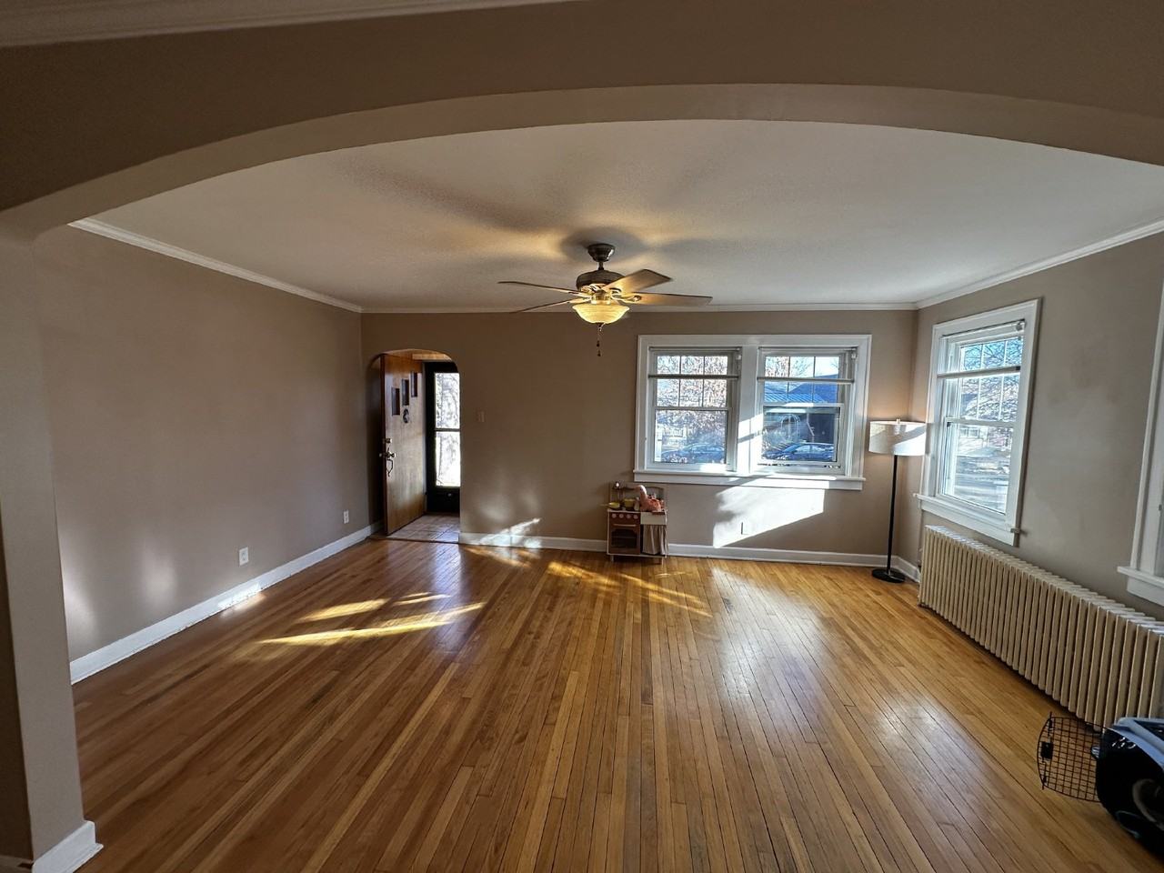 325 Sumner St - Photo 7 of 38