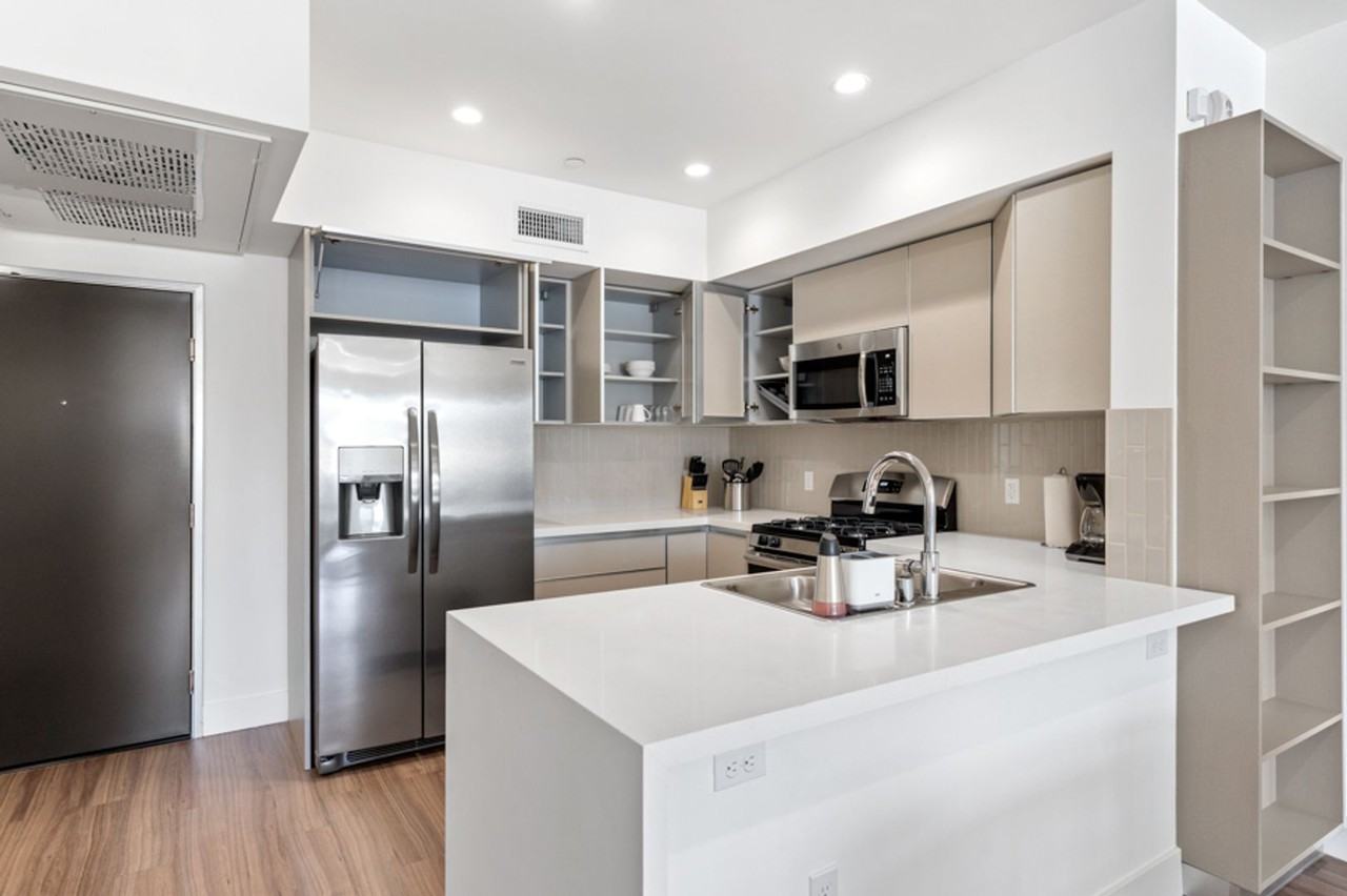 Ecco Lexington - Photo 2 of 50