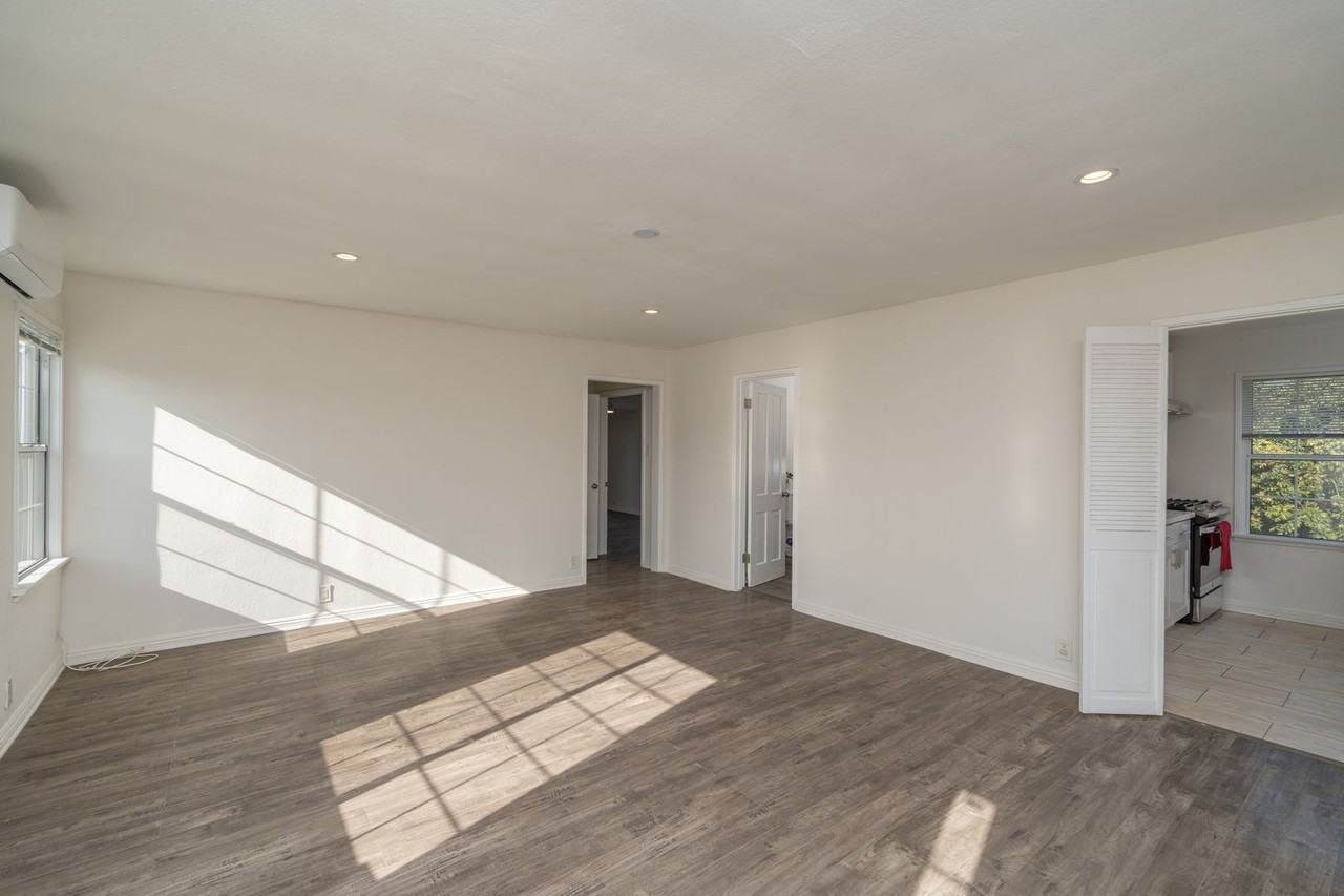 1411 1/2 S 8th Ave - Photo 2 of 20