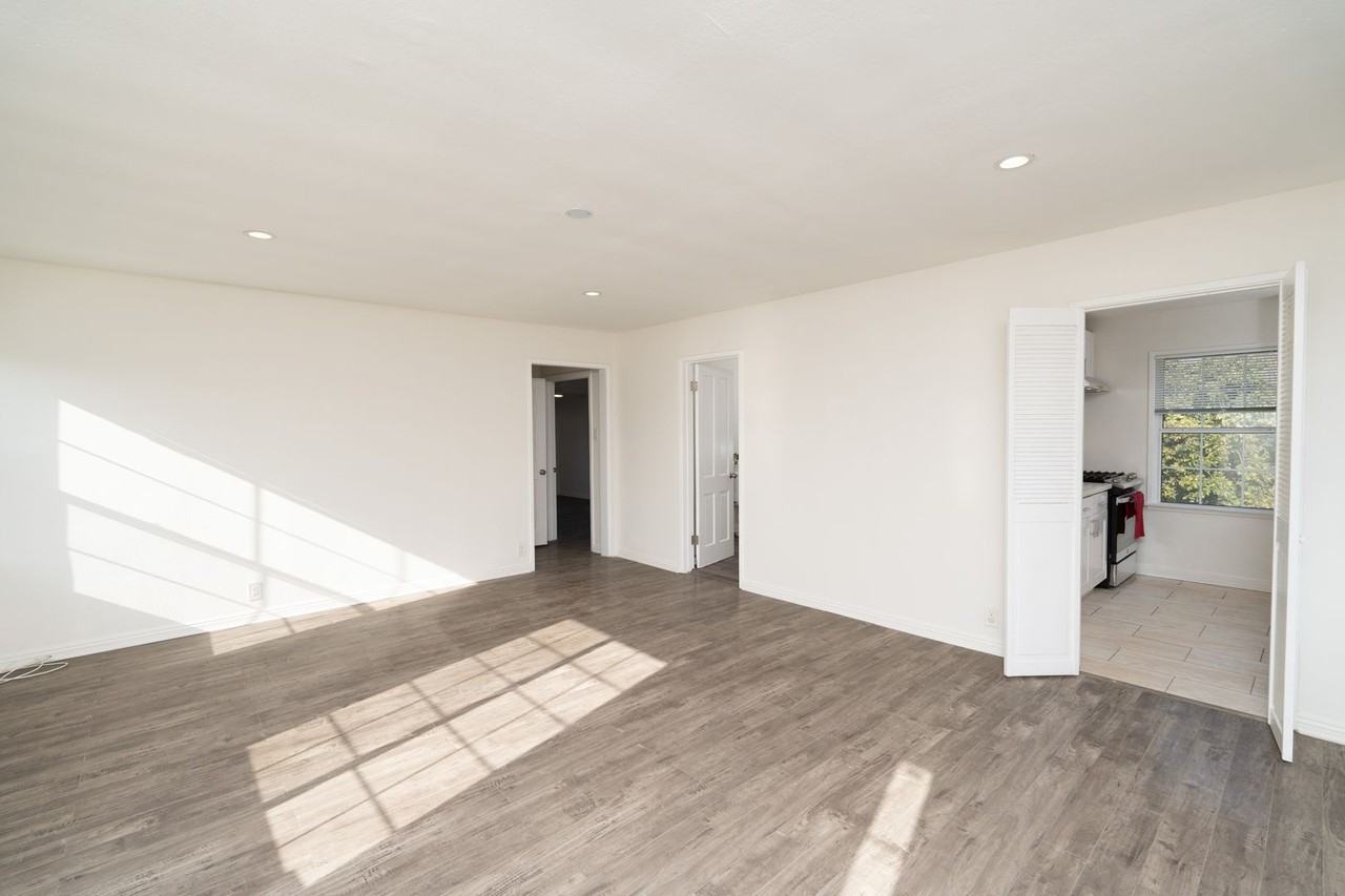 1411 1/2 S 8th Ave - Photo 4 of 20