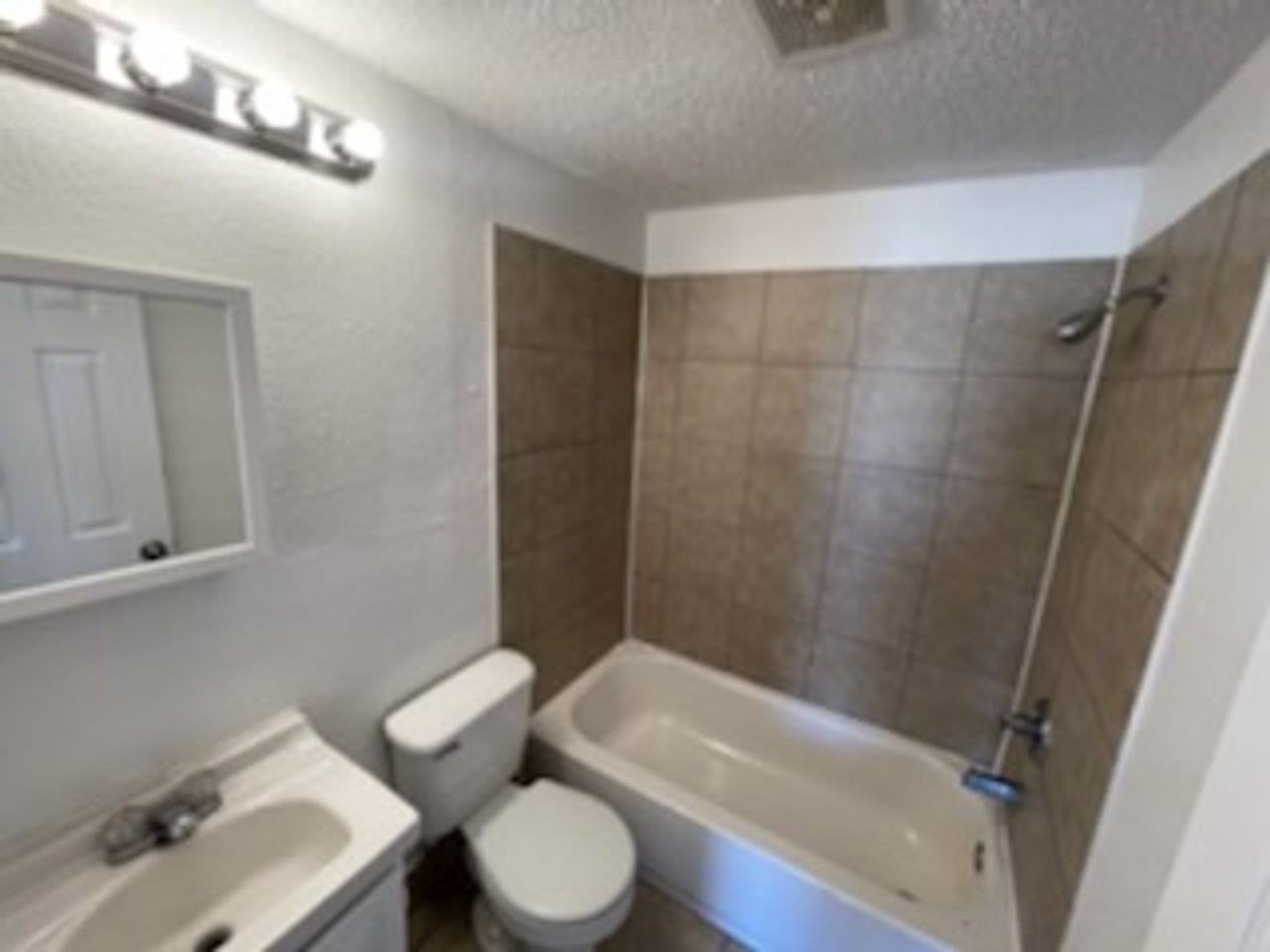 3113 NW 1st - Photo 7 of 8
