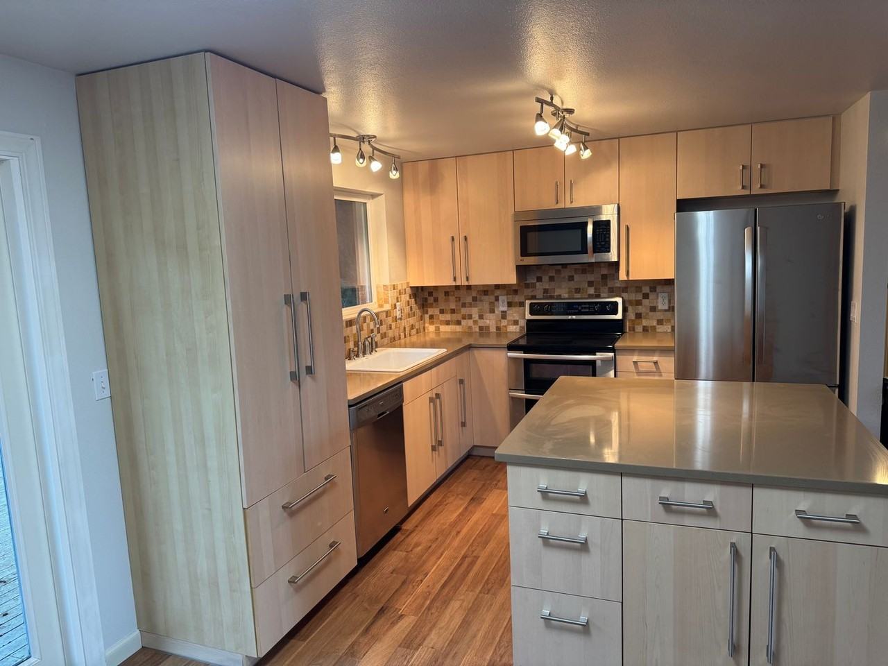 505 74th St Sw - Photo 4 of 18