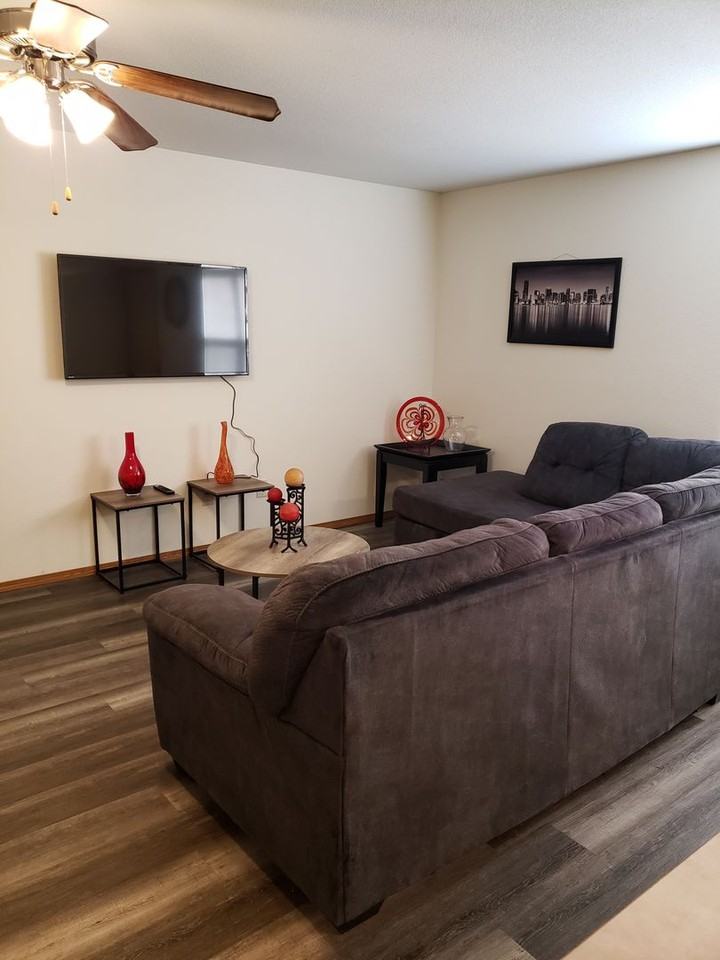 1132 Country Club Ln - Photo 5 of 25