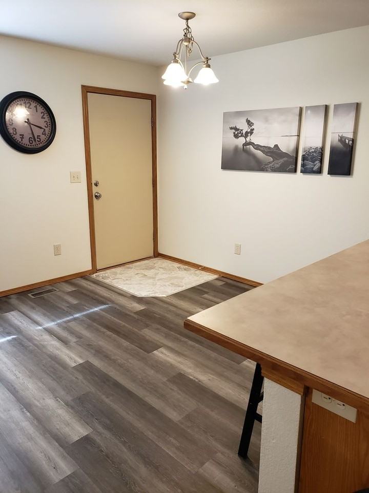 1132 Country Club Ln - Photo 6 of 25