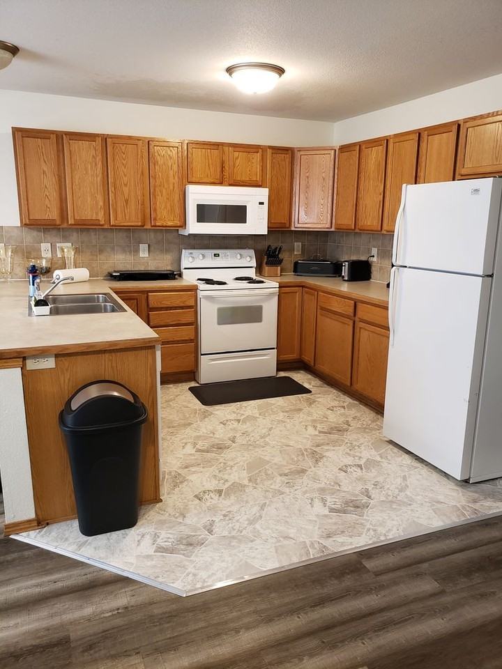 1132 Country Club Ln - Photo 7 of 25