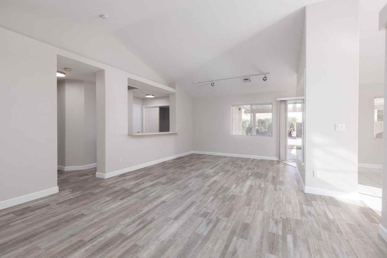 296 Gean St - Photo 5 of 17