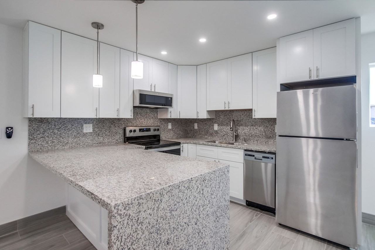 738 S. Orange Avenue - Photo 4 of 25