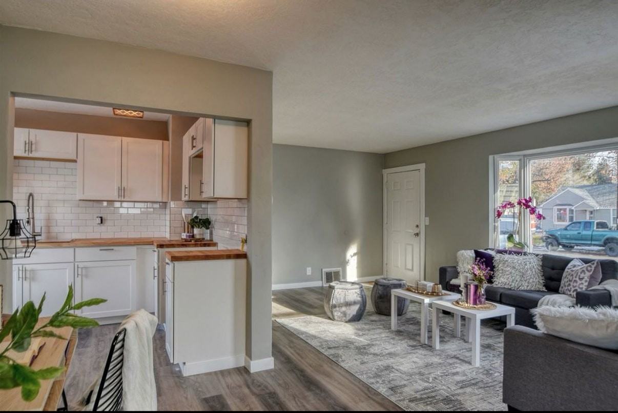 10213 N Whittier St - Photo 2 of 8