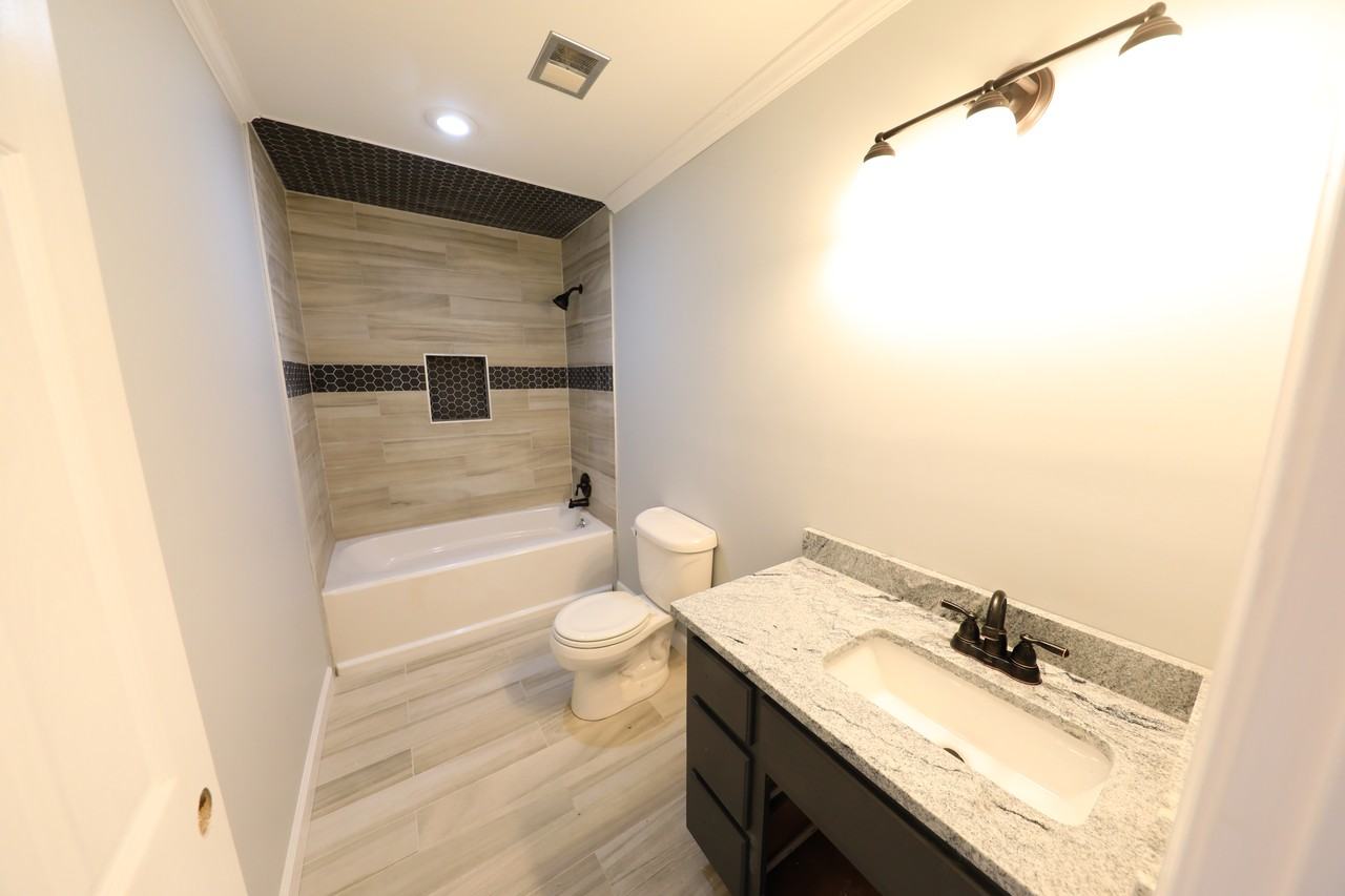 207 Lilac Ave #NA - Photo 3 of 8