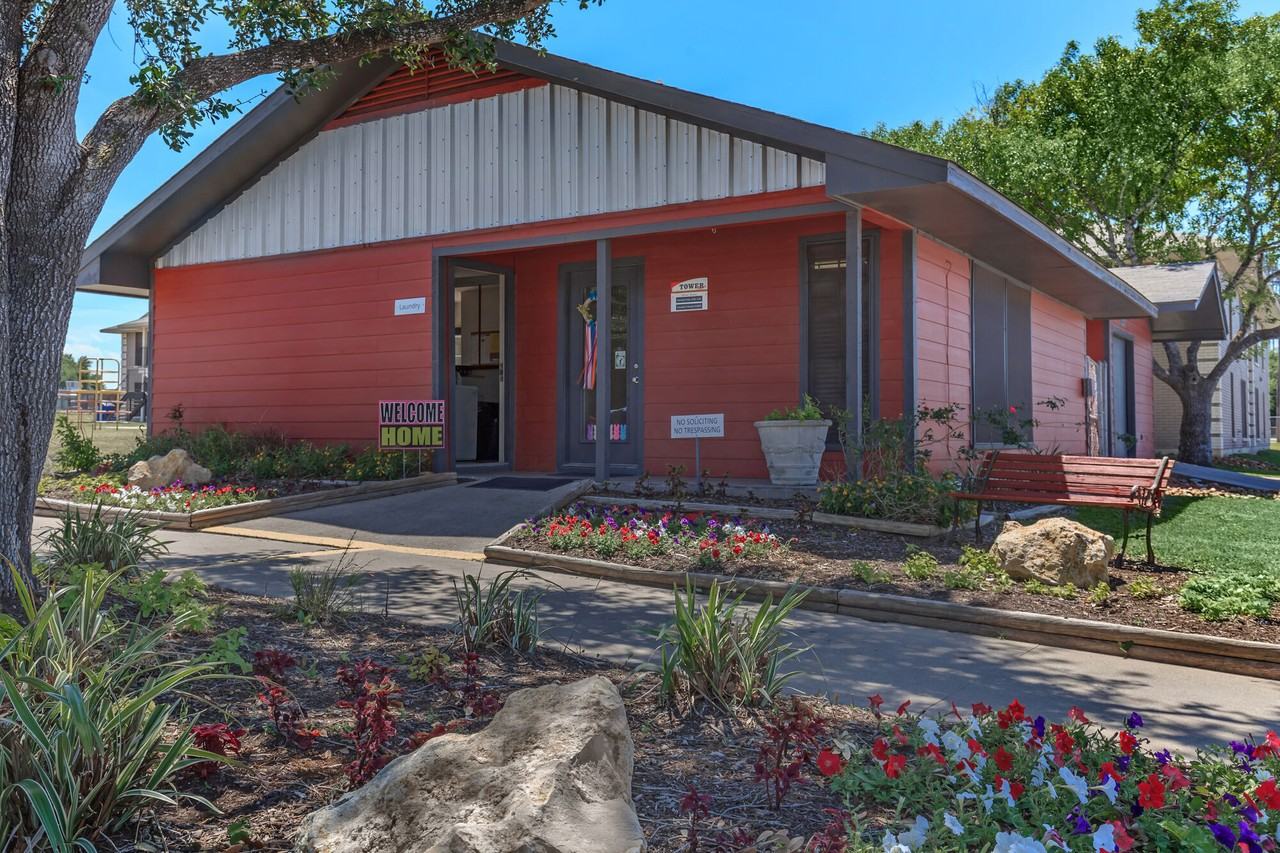 Tower South Apartments - Photo 3 of 18