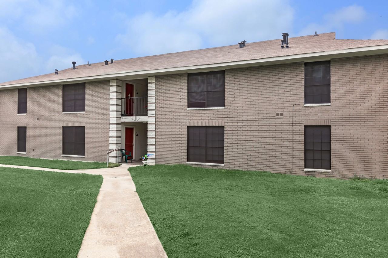 Tower South Apartments - Photo 5 of 18