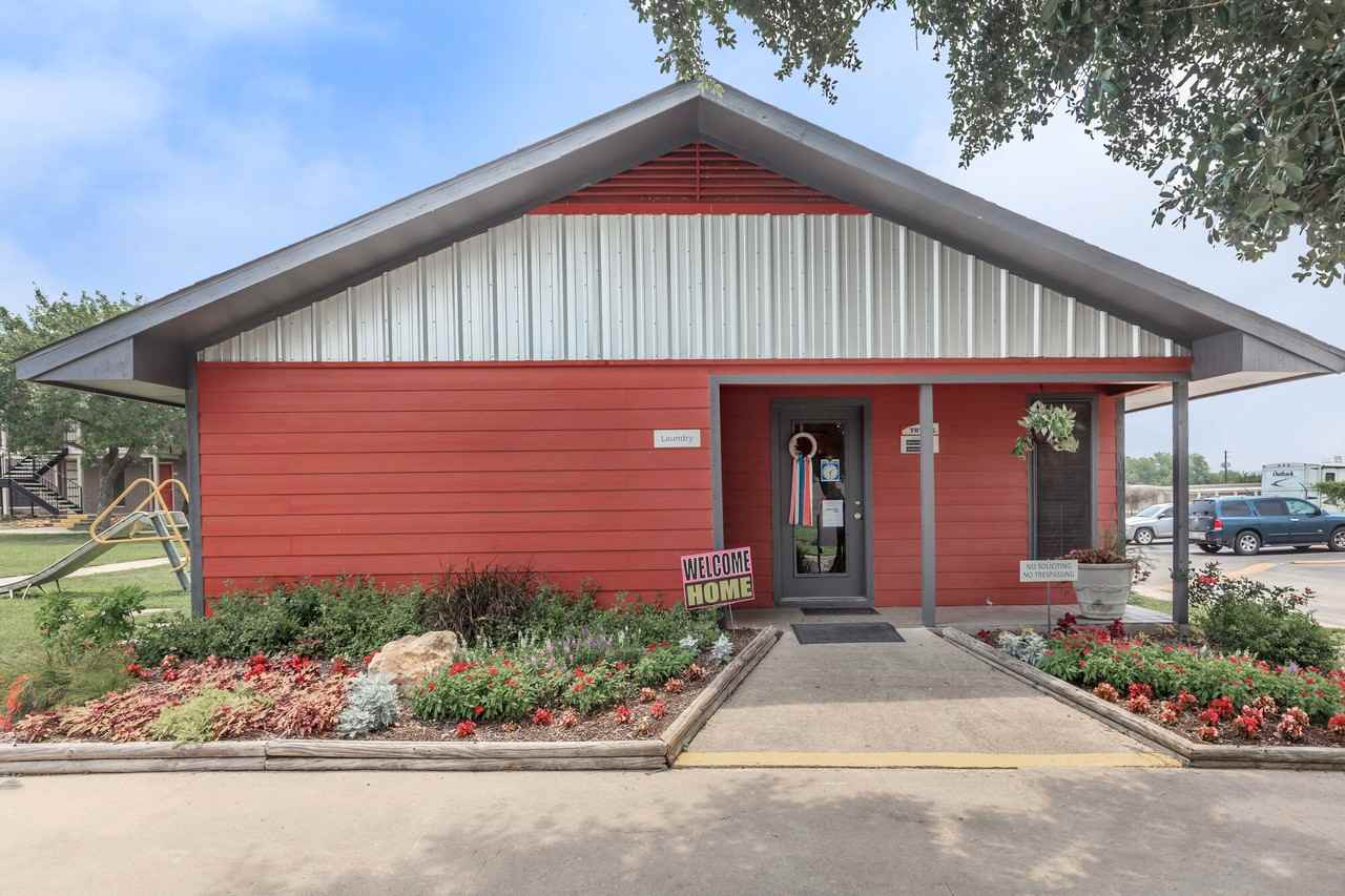 Tower South Apartments - Photo 4 of 18