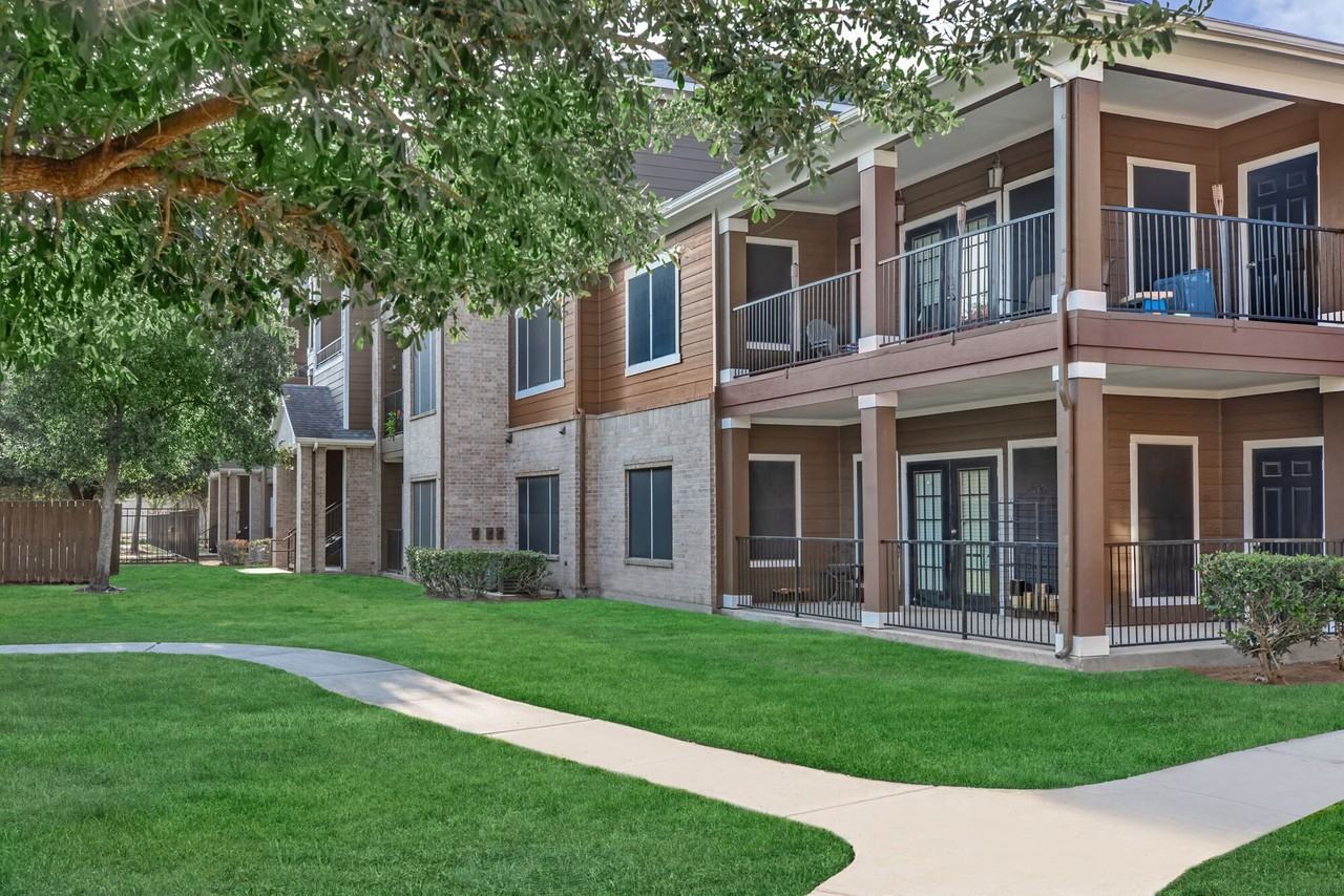 Windsor Cypress - Photo 2 of 27