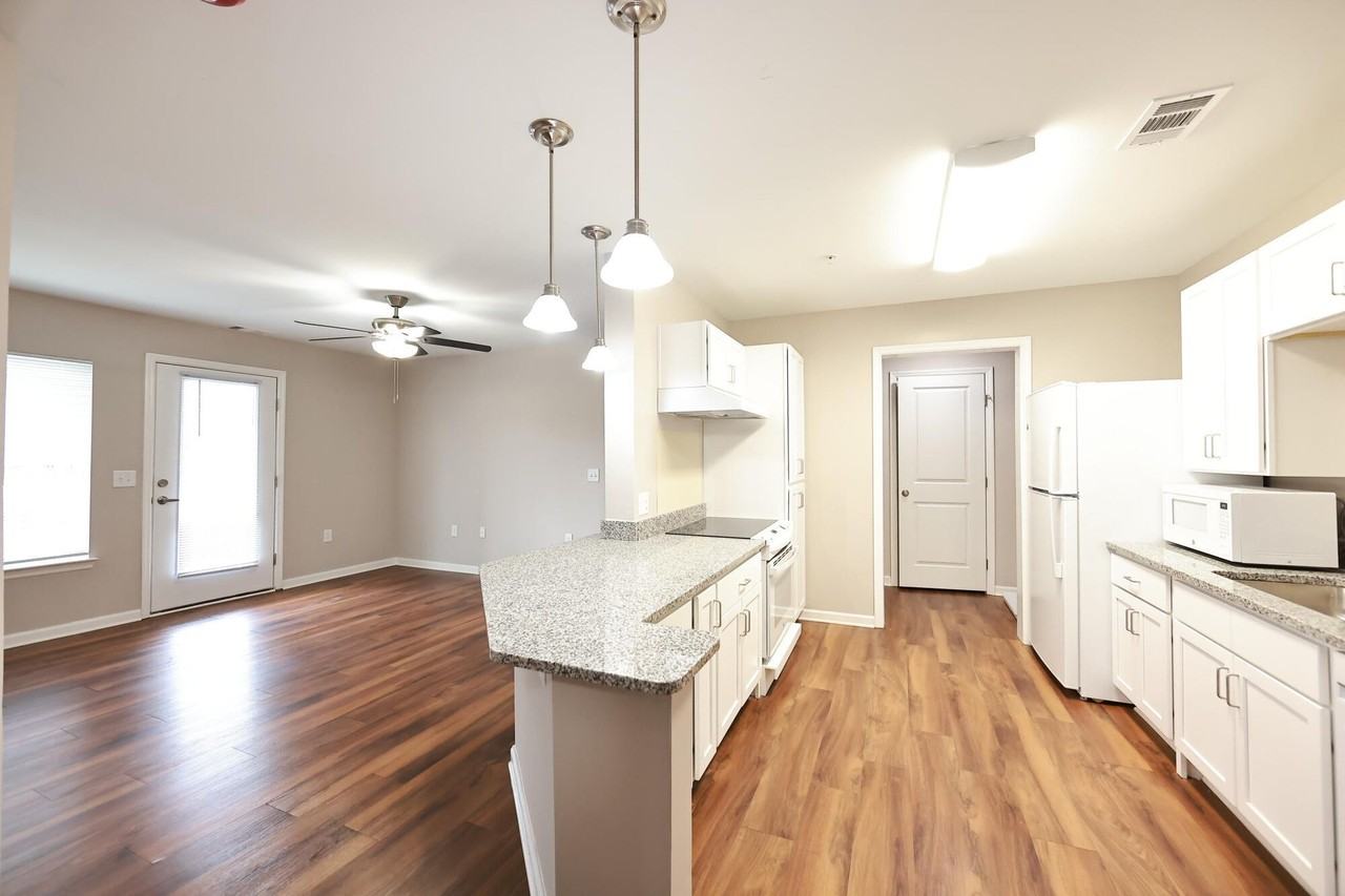 Waterside Oaks Apartments - Photo 5 of 10