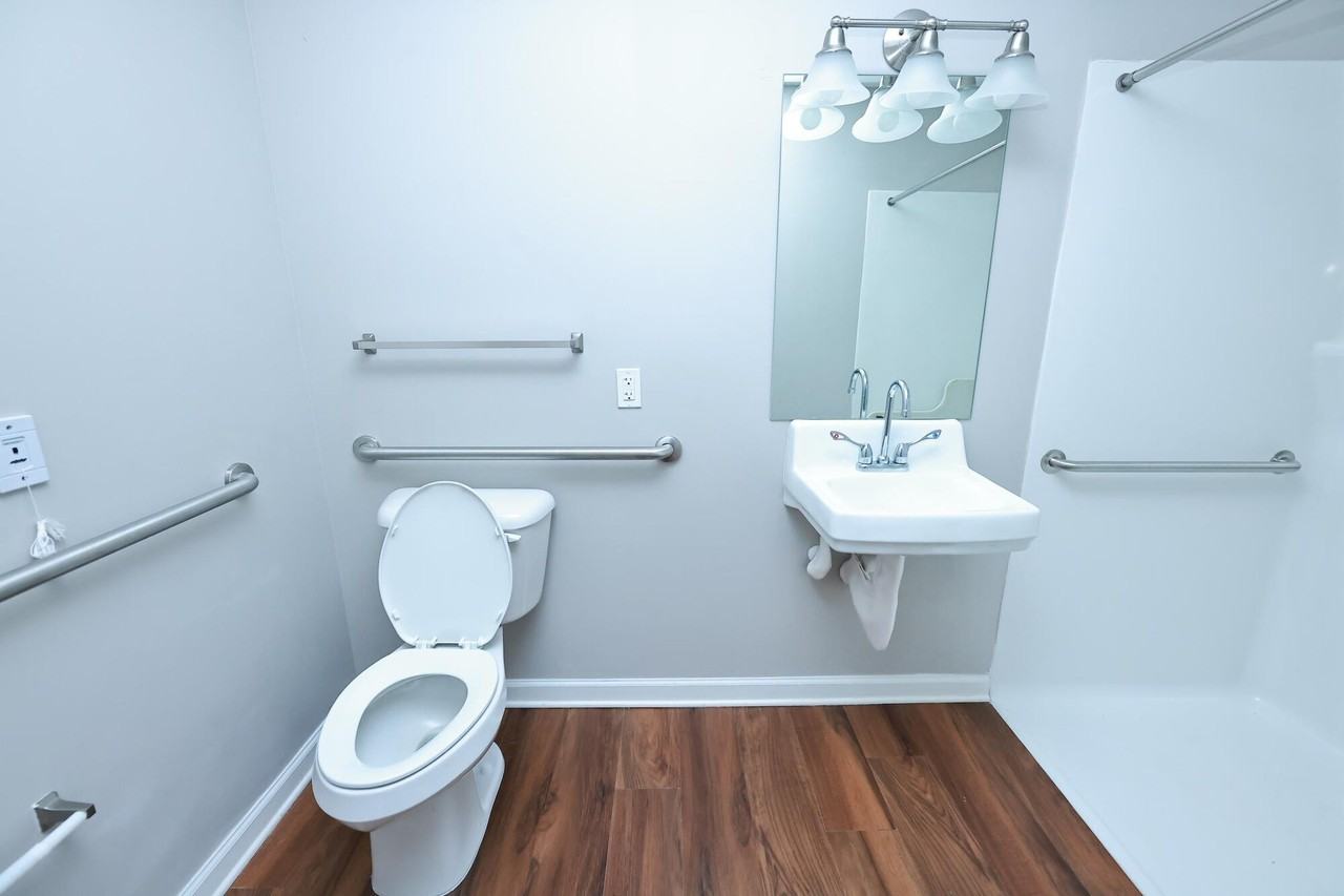 Waterside Oaks Apartments - Photo 6 of 10