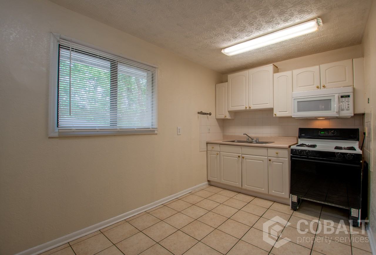 237 Kirkwood Rd - Photo 2 of 4