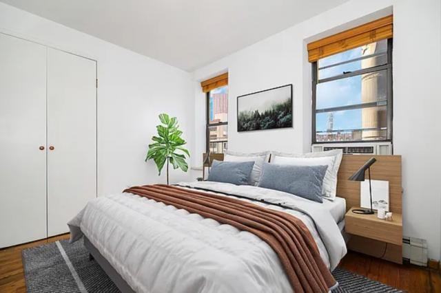 222 Stanhope St - Photo 3 of 4
