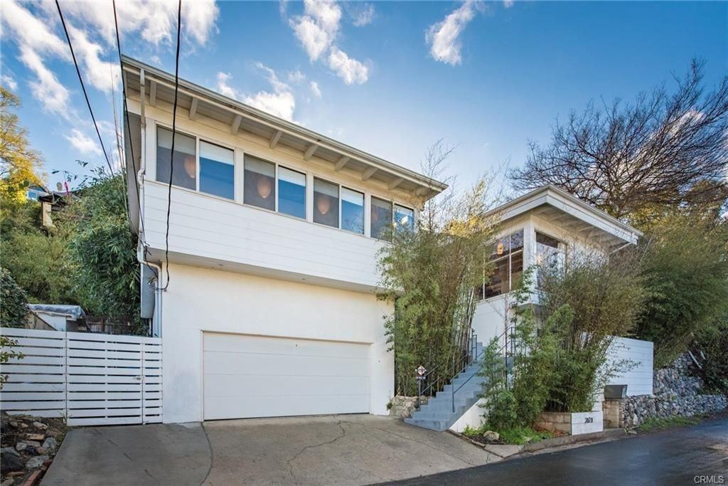 2828 Pacific View Trl - Photo 2 of 24