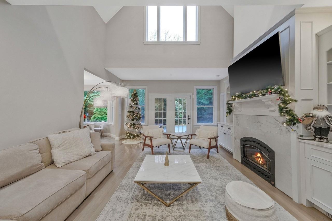 3 Folkstone Dr - Photo 4 of 29