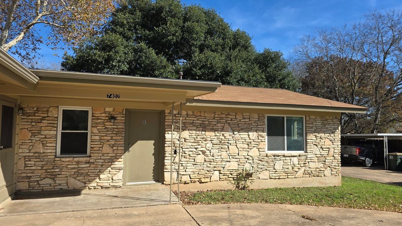 7402 Southgate Ln #B - Photo 3 of 14