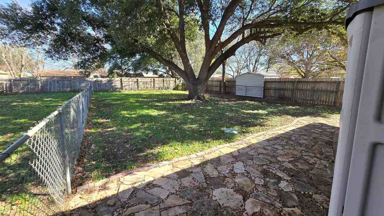 7402 Southgate Ln #B - Photo 6 of 14